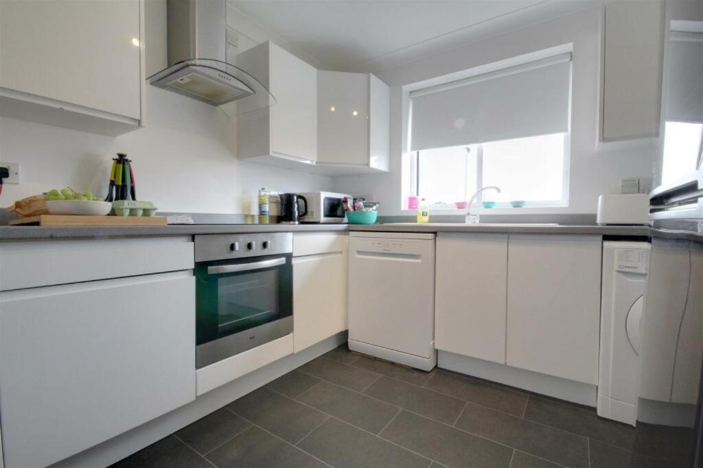 The Firs - Apartment Next To Beach & Forest - Pets Are Free بارتون أون سي المظهر الخارجي الصورة