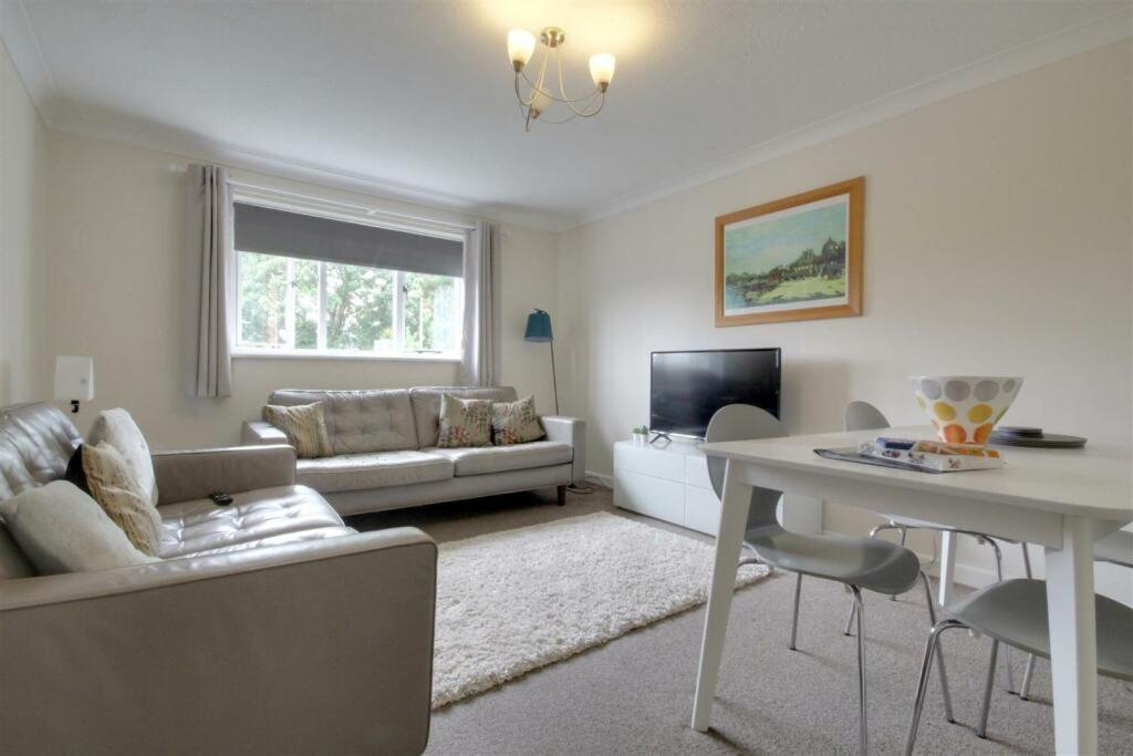 The Firs - Apartment Next To Beach & Forest - Pets Are Free بارتون أون سي المظهر الخارجي الصورة