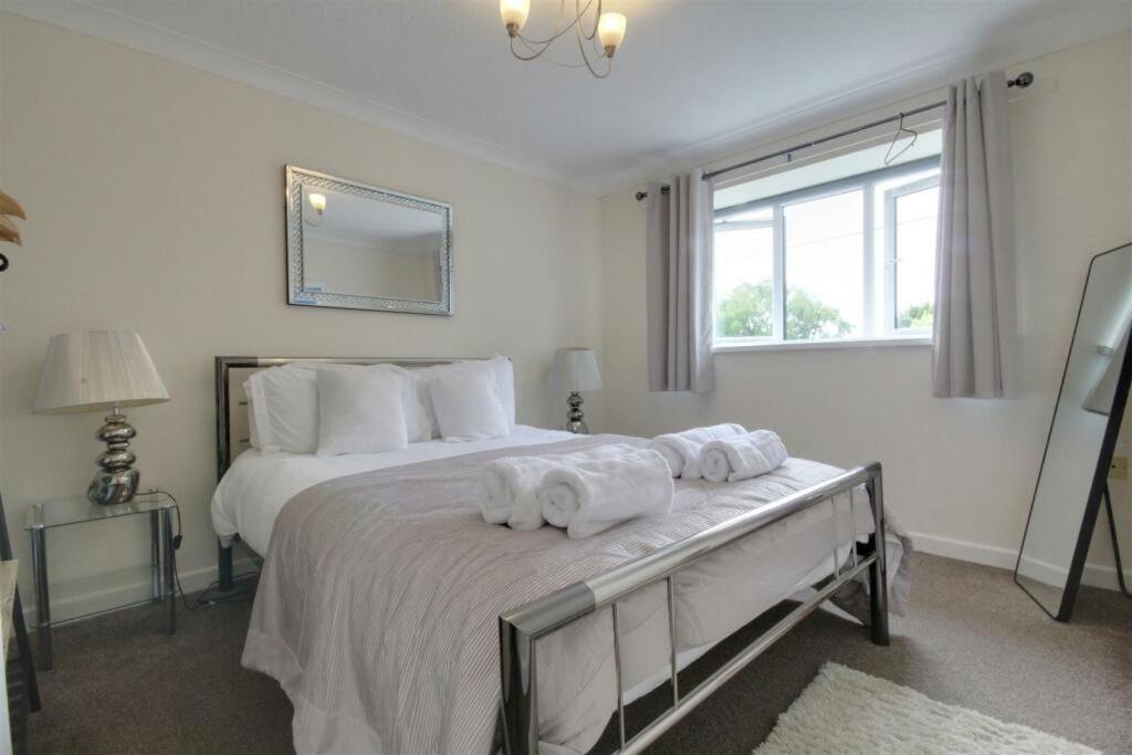 The Firs - Apartment Next To Beach & Forest - Pets Are Free بارتون أون سي المظهر الخارجي الصورة